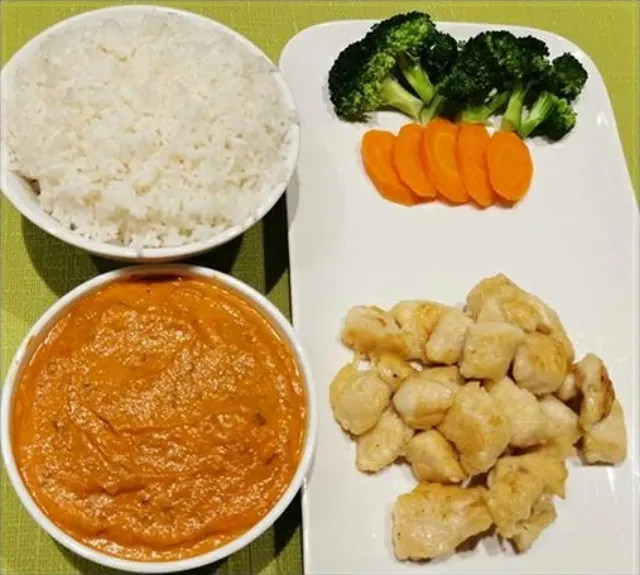 Chicken curry with rice and vegetables