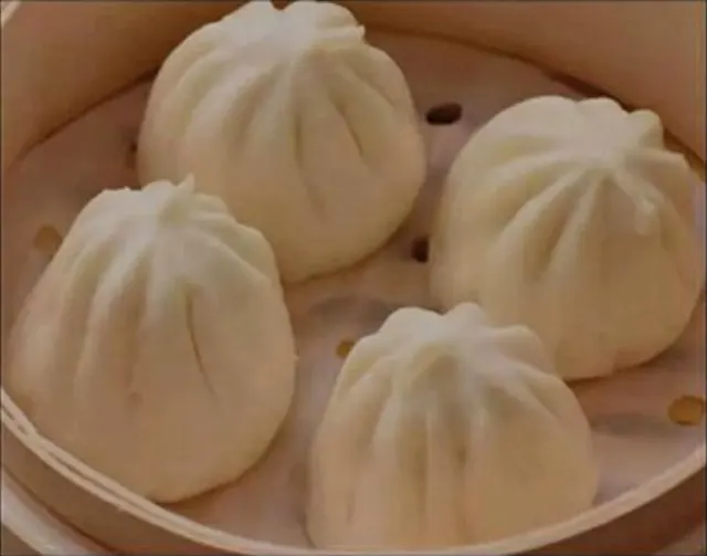 Four baby bao with pork and vegetable filling