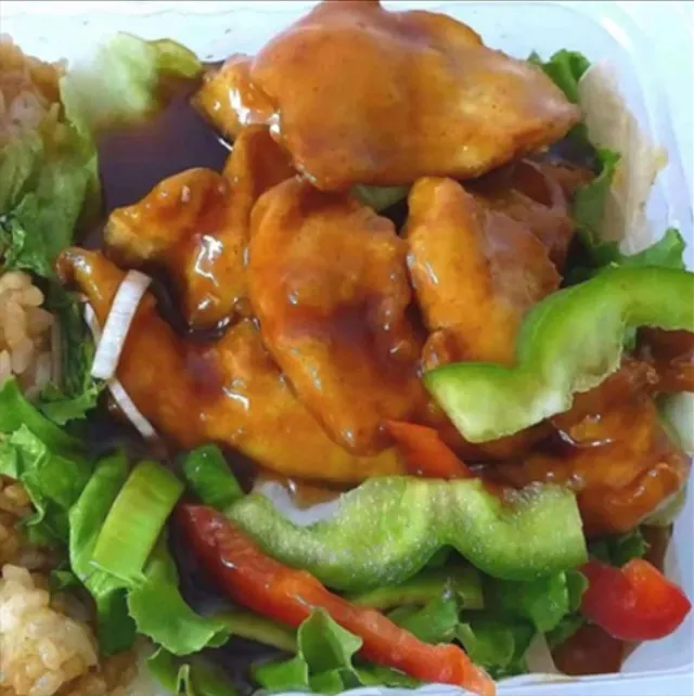 Caramelized chicken with rice or noodles