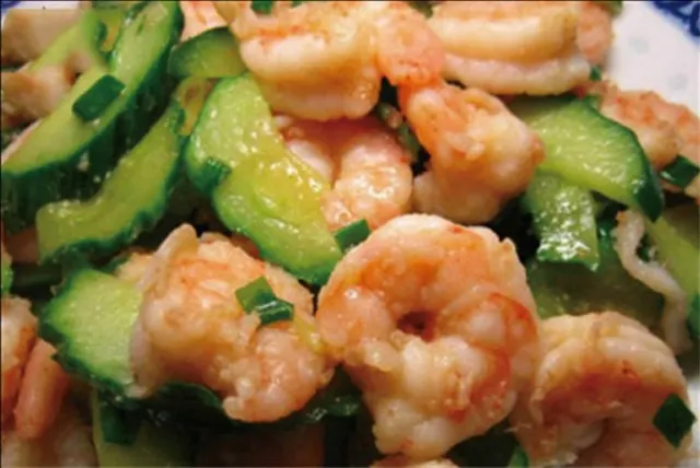 Prawns and mixed vegetables stir-fry with cucumber