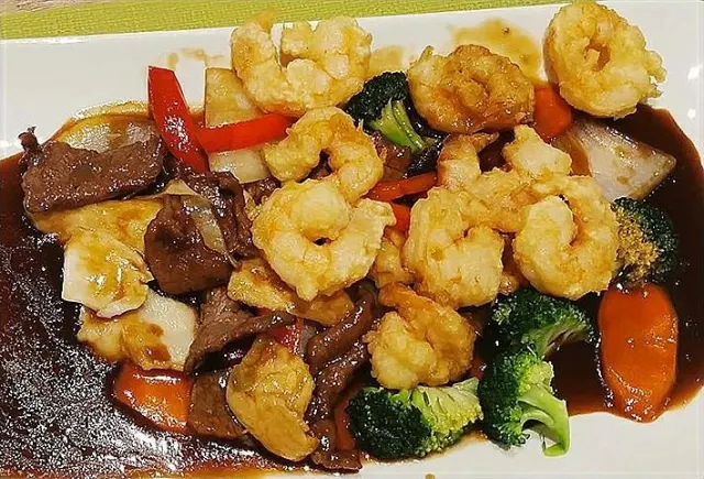 Mixed vegetables with chicken, beef and prawns