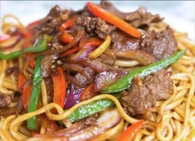 Onions beef served with plain noodles or rice